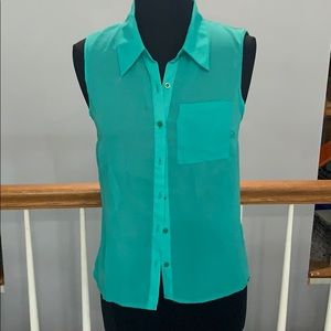 NWT Bongo Sheer Green Top size M